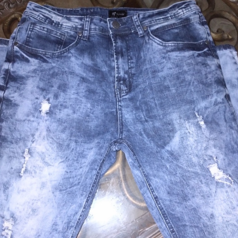 Men’s Distressed Skinny Jeans